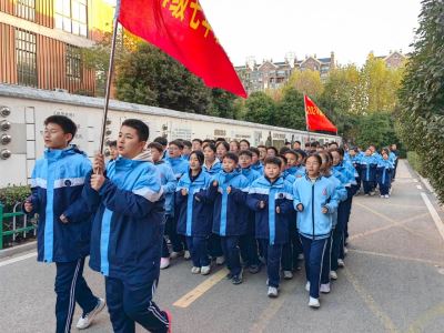 黉学英才中学举行跑操比赛